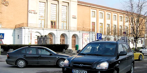 Din păcate, drumurile  sunt pline de gropi