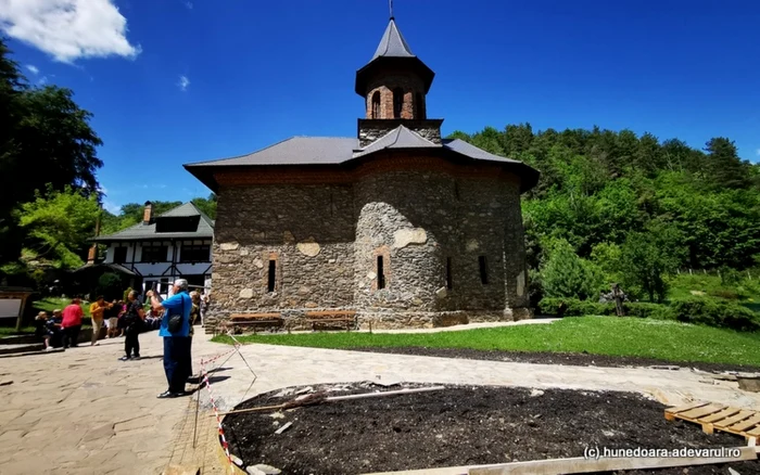 manastirea prislop foto daniel guta adevarul