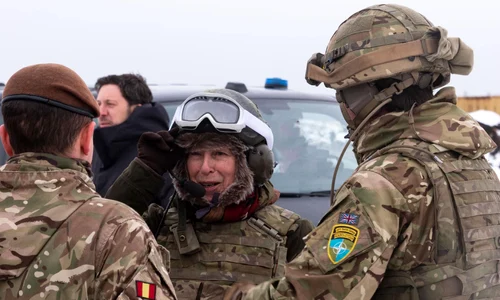 Printesa Anne in vizita la regimentul Husarilor Regali la baza NATO din Estonia pagina oficiala (8) jpg