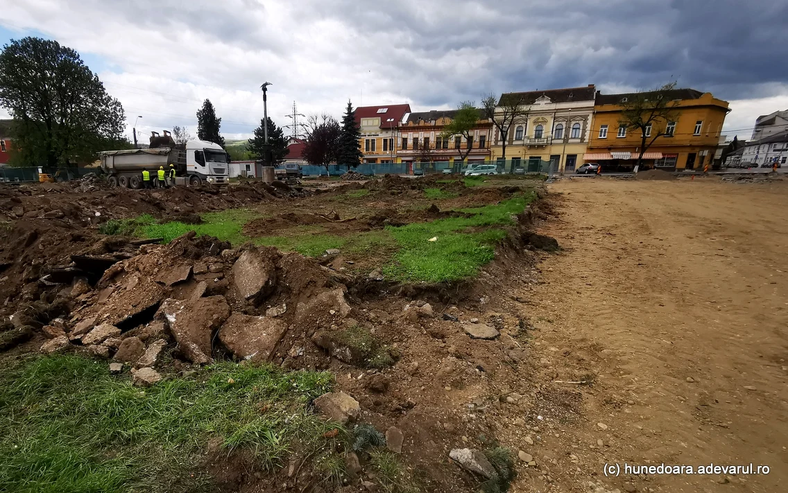 Centrul vechi din Hunedoara, in santier  Foto Daniel Guță (6) jpg