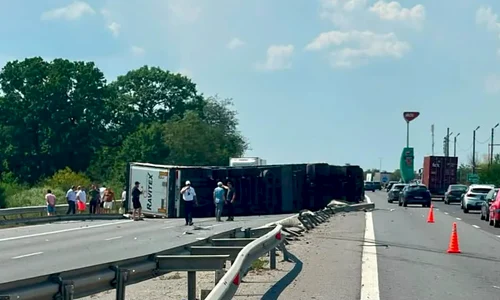 un tir s-a rasturnat pe A1 FOTO b365.ro