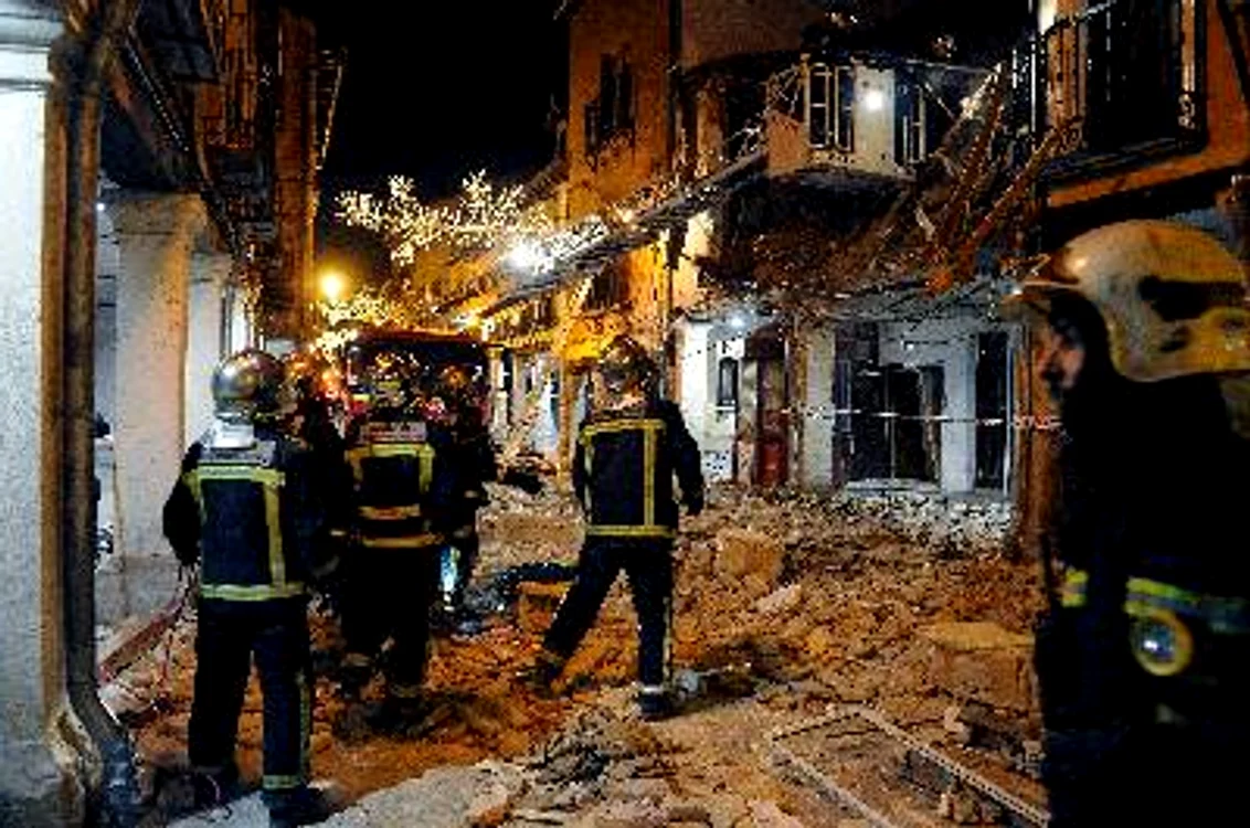 
    Pompierii au ordonat evacuarea clădirii  