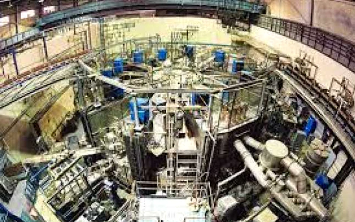 Tokamak T-15 este una din cele mai mari sintalaţii termonucleare experimentale din lume. FOTO: nnrcki.ru