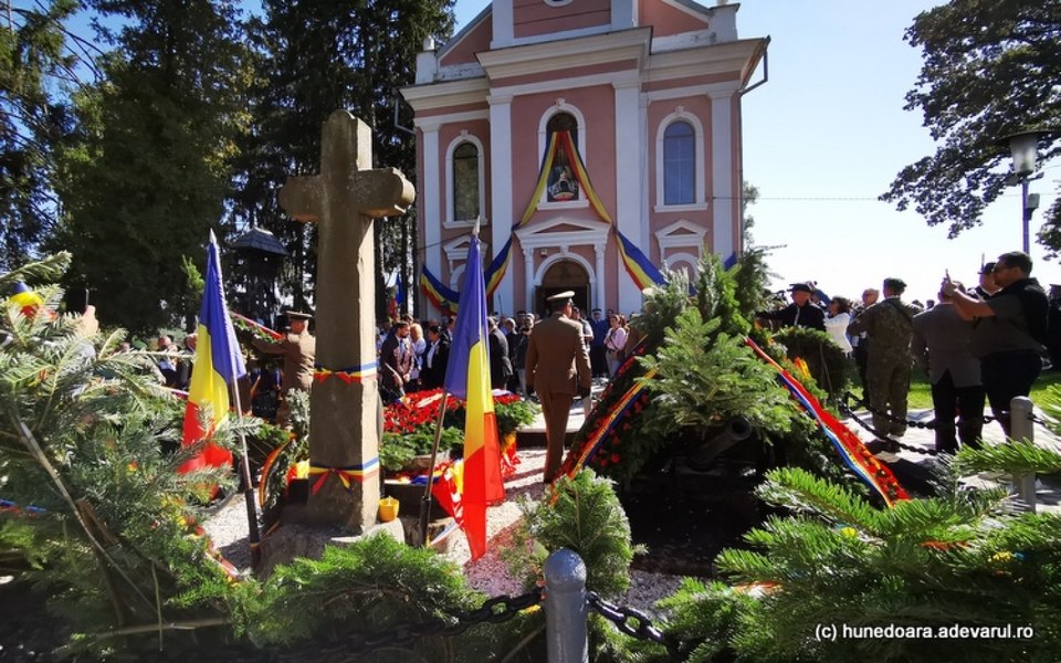 Mormântul lui Avram Iancu, loc de pelerinaj. Destinul tragic al „Crăișorului munților” VIDEO