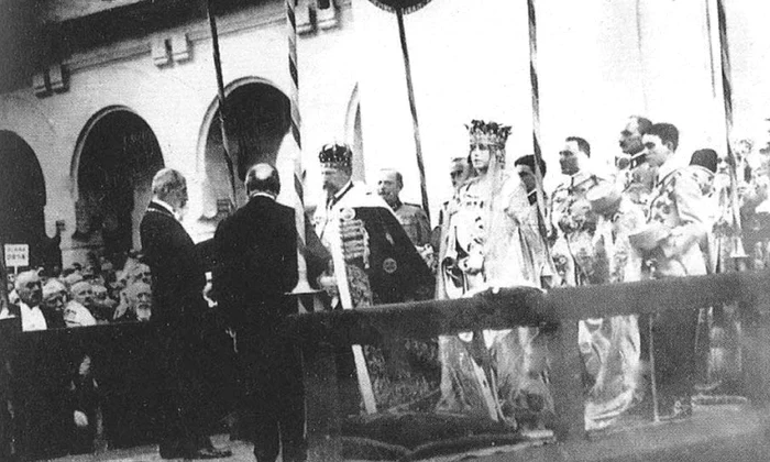 Calendar 15 octombrie: 1922   Regele Ferdinand I și Regina Maria au fost încoronați la Alba Iulia ca suverani ai României Mari jpeg