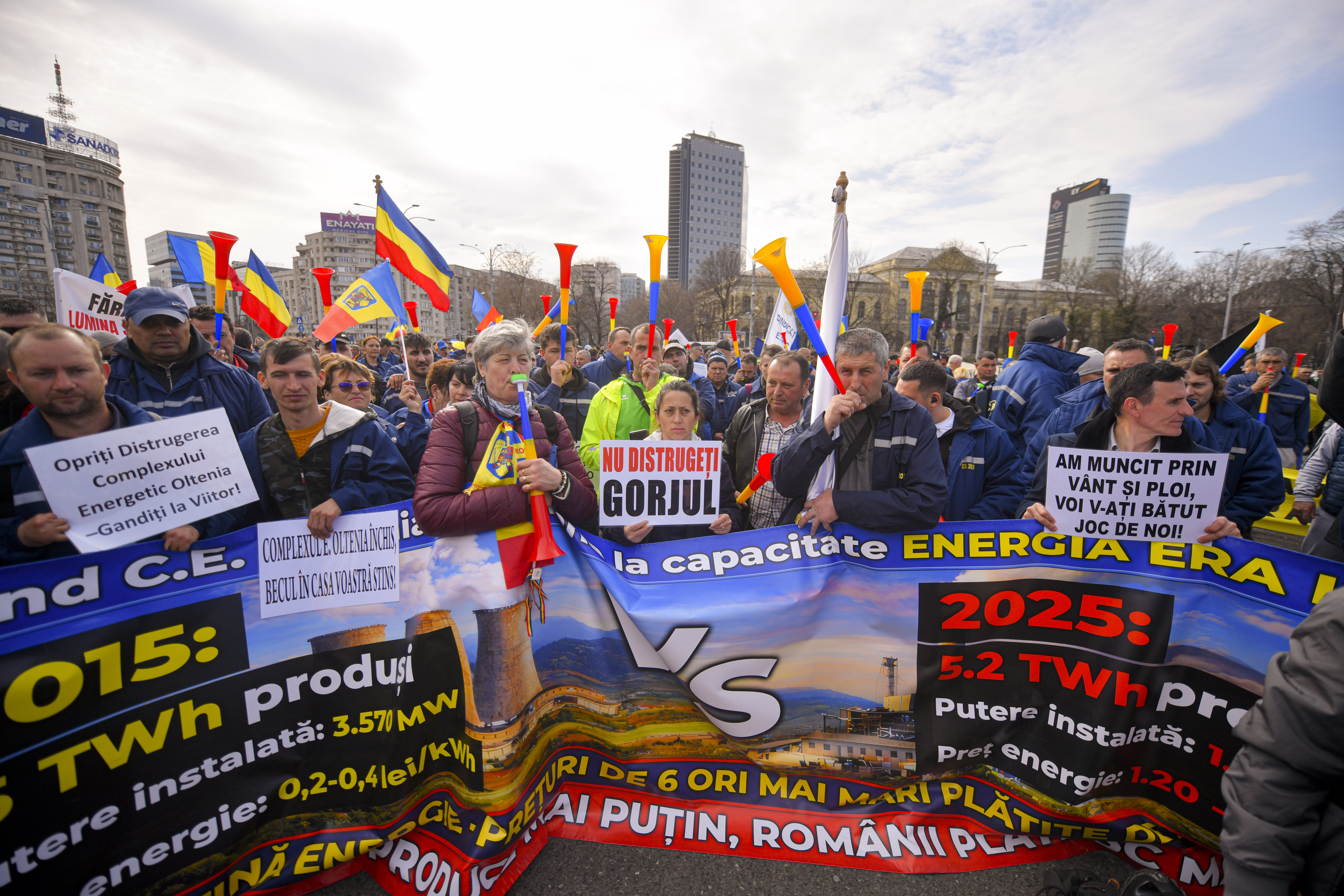 Mineri din Gorj protestează în fața Guvernului FOTO Mediafax 