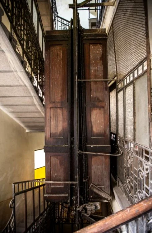 Cel mai vechi lift din Timişoara FOTO Prinbanat.ro/Ştefan Both