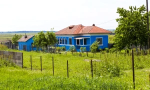 romanii care stau la casa webp