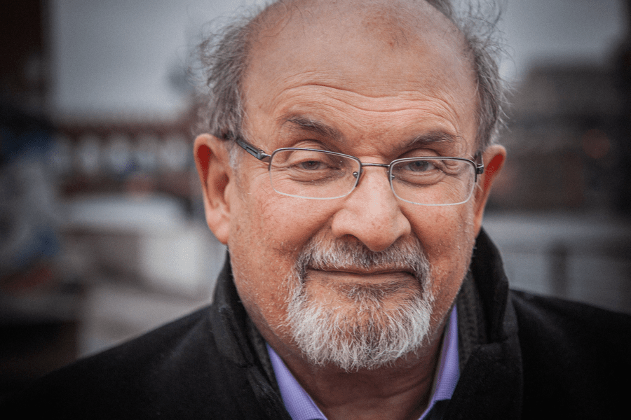 Salman Rushdie lansează un nou roman, după ce a fost înjunghiat. „Şi-a pierdut ochiul şi încă se recuperează"