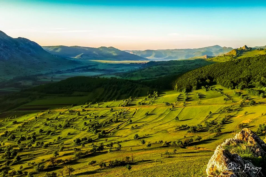 Depresiunea Trascău văzută de pe stâncă - Levi Bagy Photography