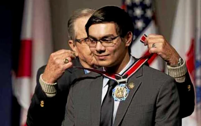 Jon Meis, decorat cu Medalia de Onoare pentru că a împiedicat producerea unui macacru la Seattle Pacific University FOTO AP