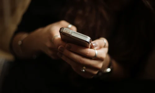 Samsung sau iPhone Iată ce telefon ți se potrivește mai bine în funcție de nevoile tale de zi cu zi! jpeg