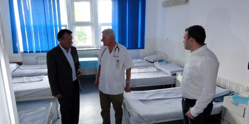 Deşi modernizarea secţiilor a avut în vedere şi cazarmamentul, în multe saloane încă există vechile dulapuri