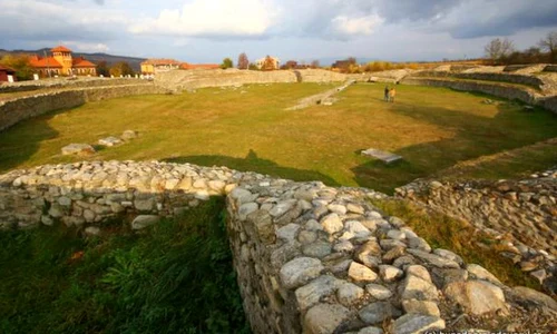 Amfiteatrul roman din Ulpia Traiana Sarmizegetusa va fi refăcut cu marmură  Proiectul uriaş a fost declarat eligibil jpeg