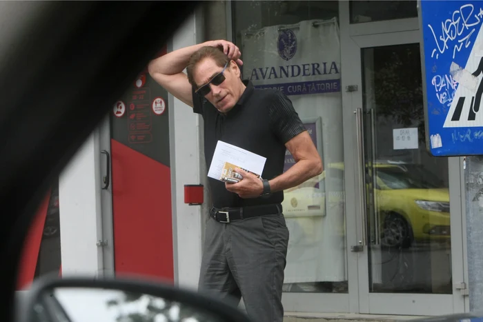 Petre Roman și-a cumpărat "o mână" de trabucuri