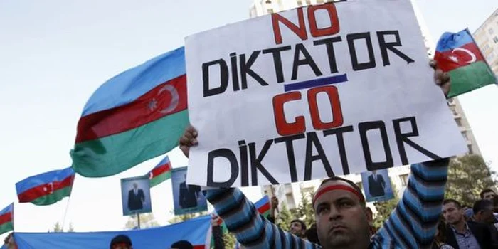 Protestatar din Baku. FOTO: Reuters