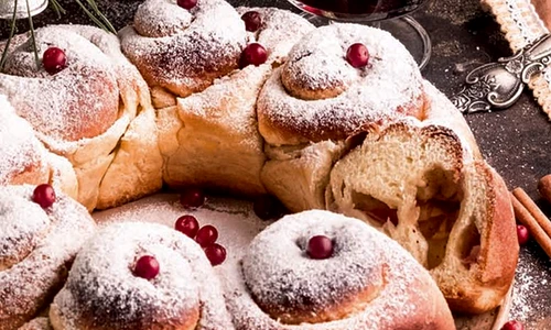 coronita dulce cu mere jpg