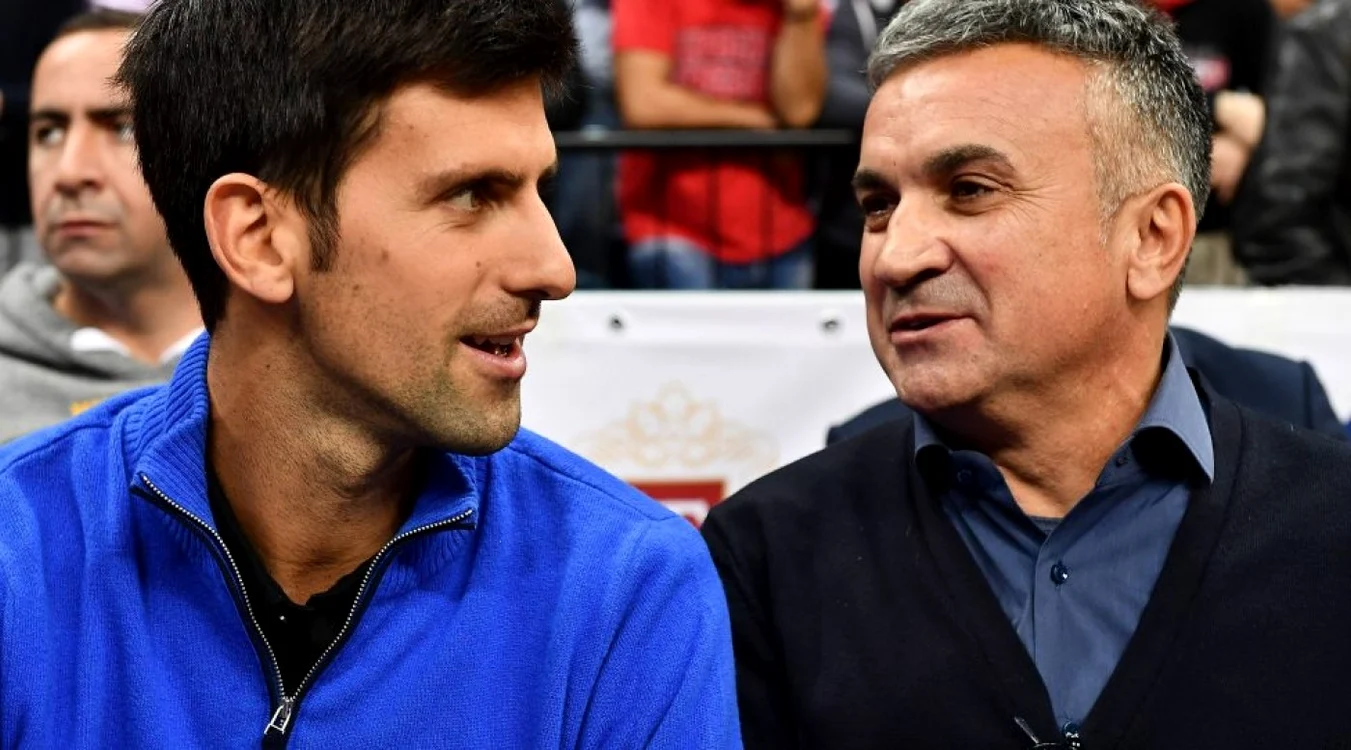 Novak (stânga) şi Srdjan Djokovici