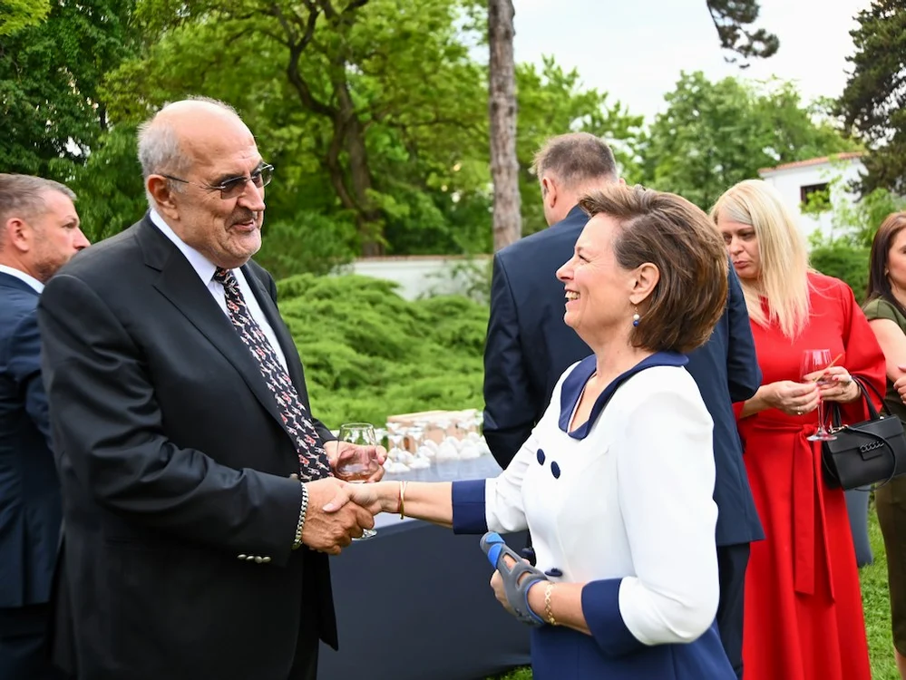 Majestatea Sa Margareta in costum fuchsia la serata de la Palatul Elisabeta mai 2023 Daniel Angelescu (8) jpg