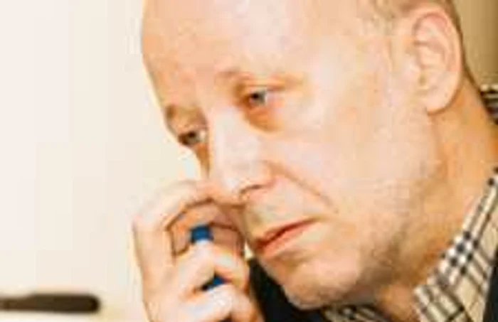 Gheorghe priveşte îngândurat spre viitor