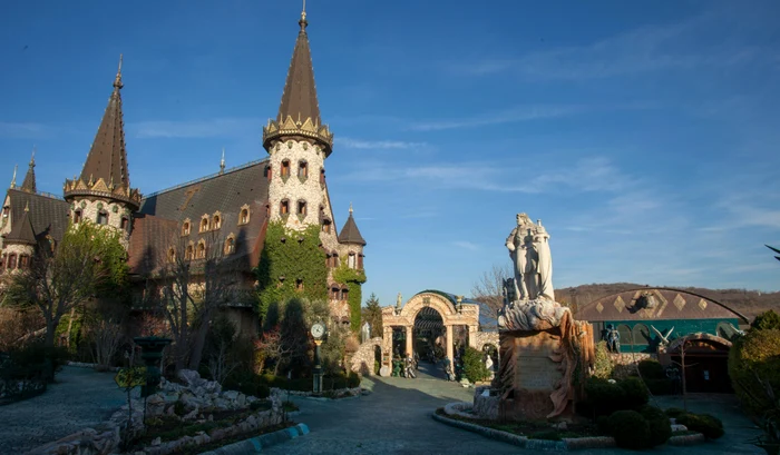 Ravadinovo, castelul din Bulgaria ce pare desprins dintr-un basm / foto: Pexels