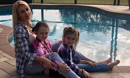 11 ea si fetele ei jpg jpeg