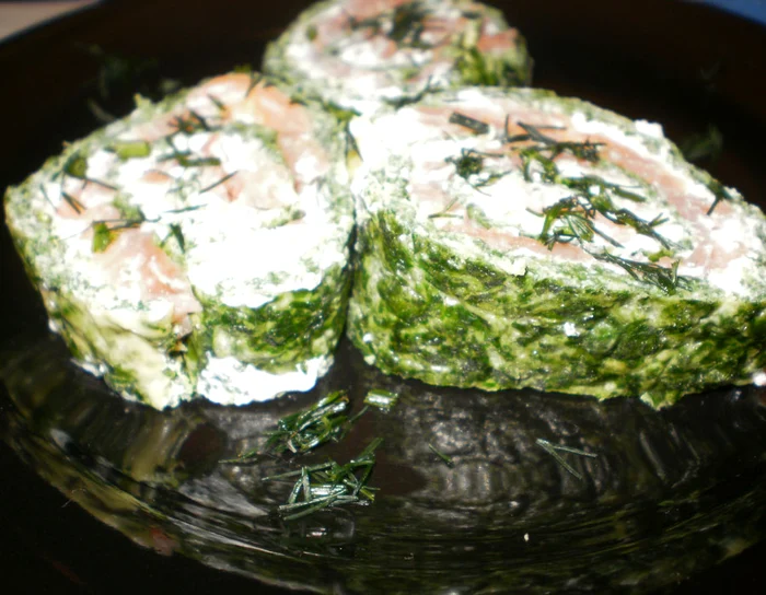 Rulouri de spanac cu somon afumat