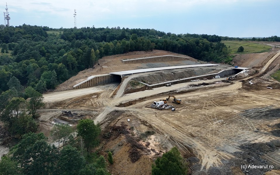 Cât s-a lucrat sub pământ la Autostrada din Vest. Cel mai lung tunel în șantier ar trebui finalizat în 2026   