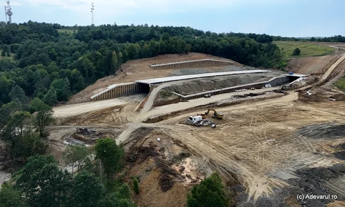 Autostrada cu tuneluri  Foto Daniel Guță ADEVĂRUL (3) JPG