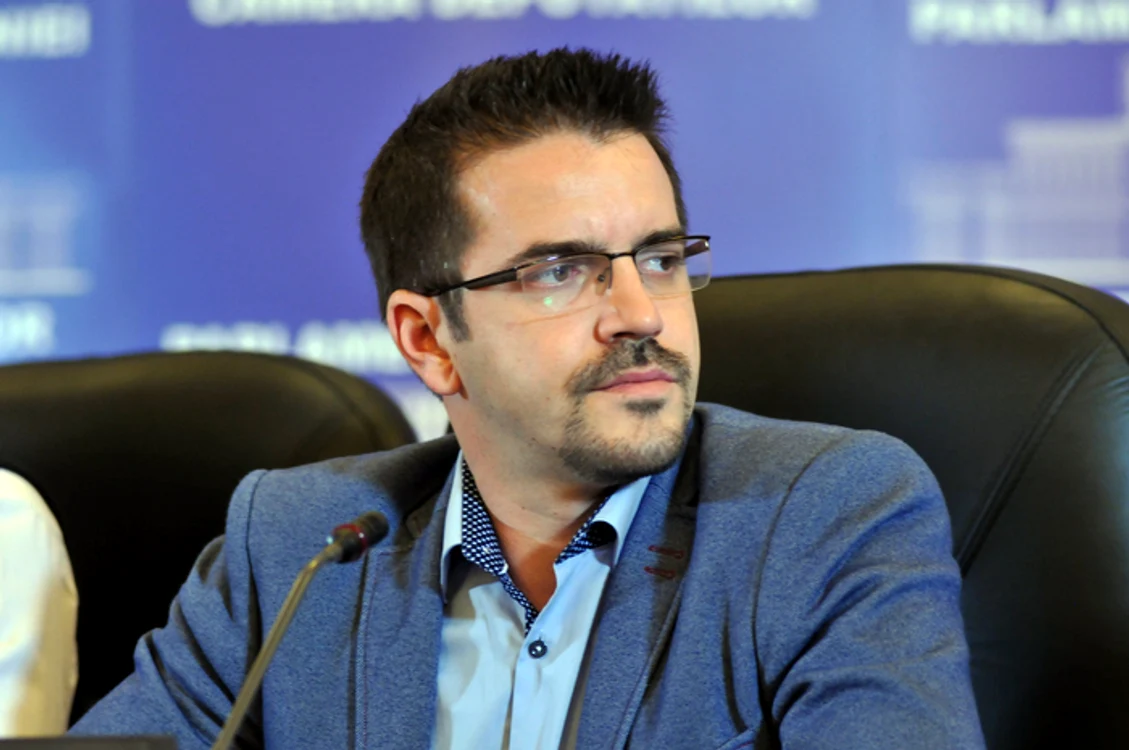 
    Fostul deputat PSD și soțul fostei gimnaste, Maria Olaru, va încerca să pună umărul la revenirea vișiniilor pe prima scenă a fotbalului românescFoto: Click!  