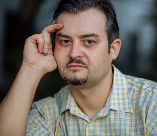 „Teatrul înseamnă experiență trăită în mod direct” – interviu cu regizorul Radu POPESCU, directorul Teatrului Apropo jpeg