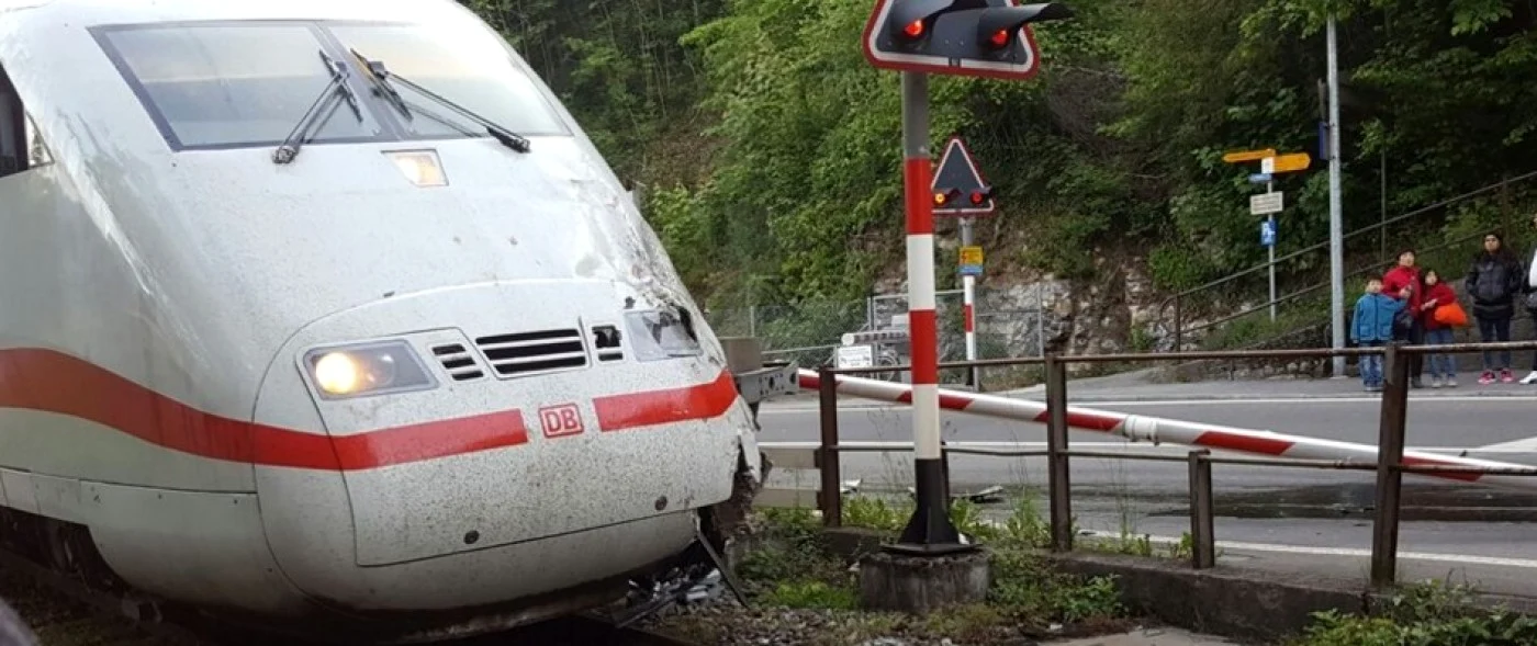 Accidentul a avut loc la o trecere la nivel cu calea ferată