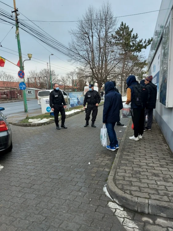 Poliţia Locală din Timişoara îi controlează pe migranţi