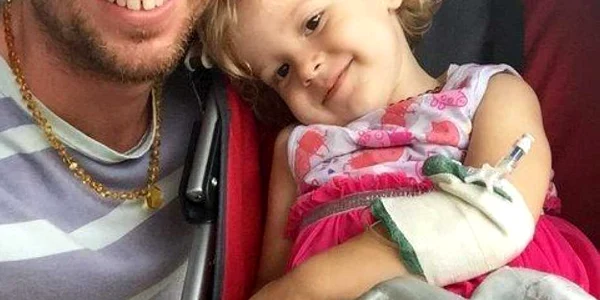 Adam Koessler din Australia care si-a tratat fetita cu ulei de canabis FOTO Facebook