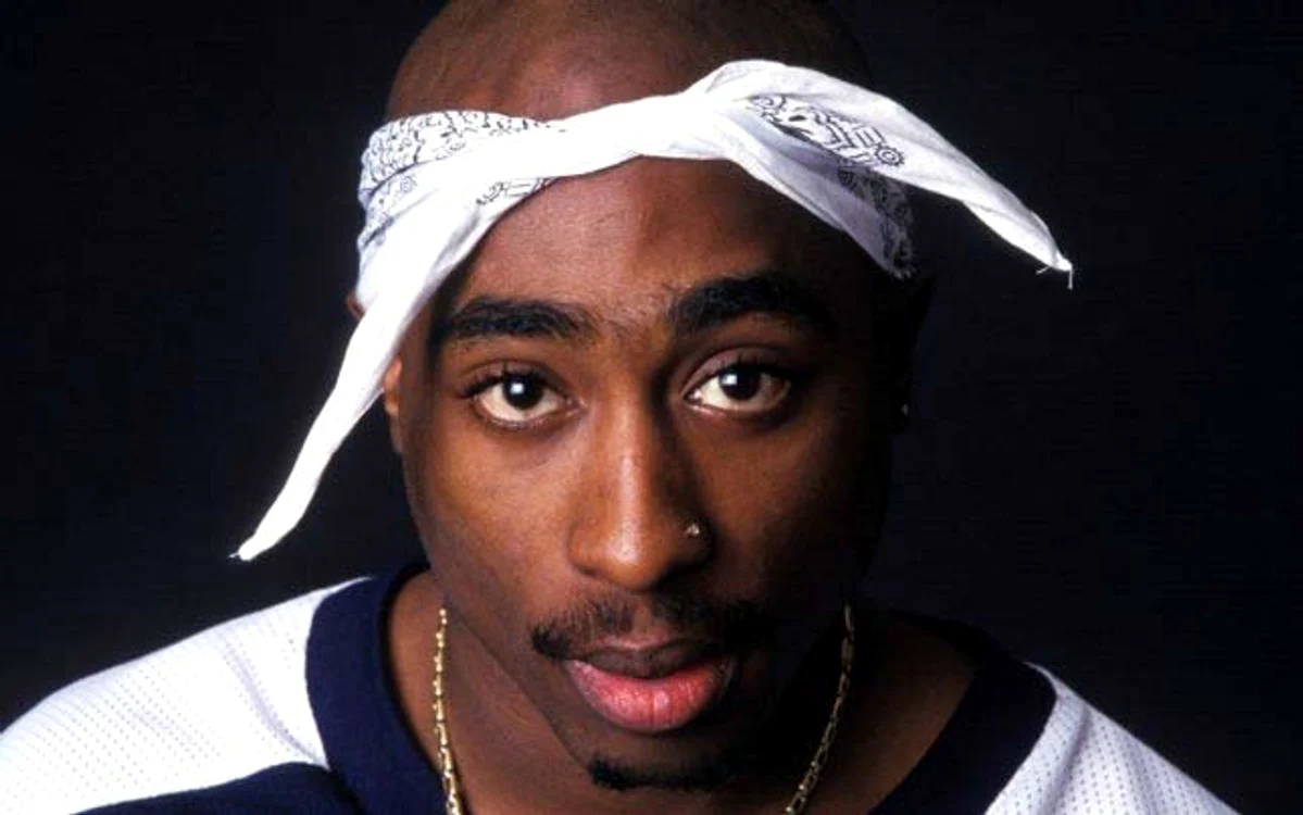 
    2Pac nu a murit. Rapperul şi-ar fi înscenat moartea Foto: Adevărul  