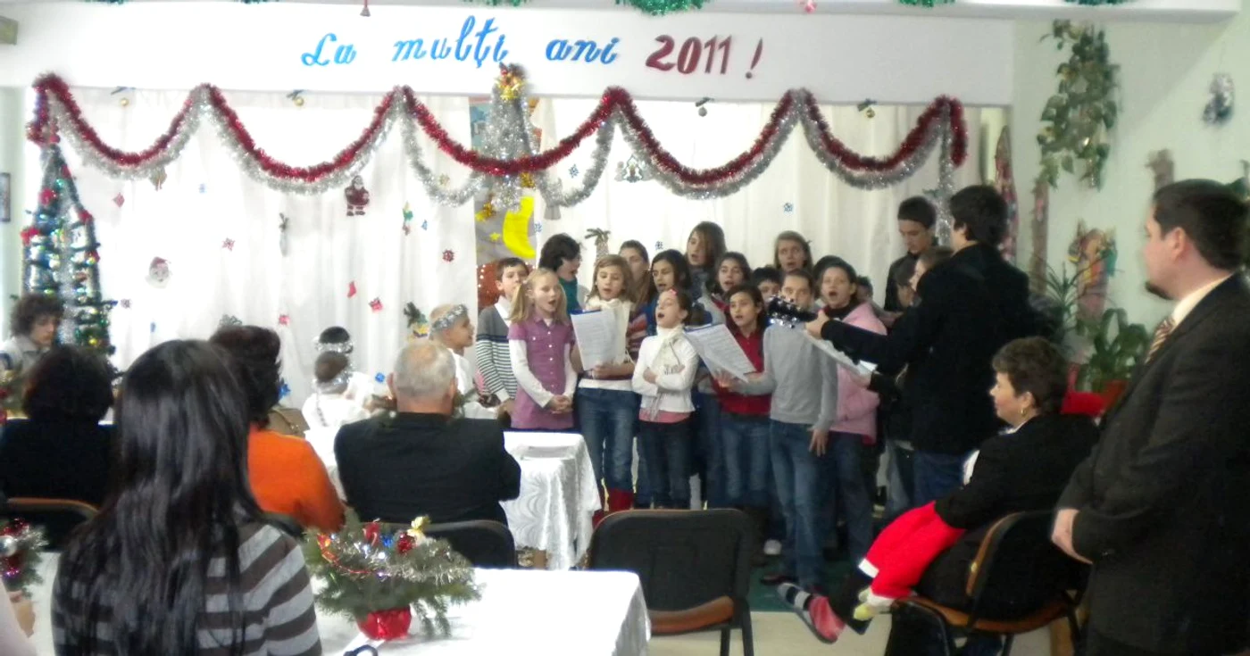 Copiii de la Sf. Spiridon au cântat colinde