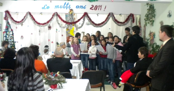 Copiii de la Sf. Spiridon au cântat colinde