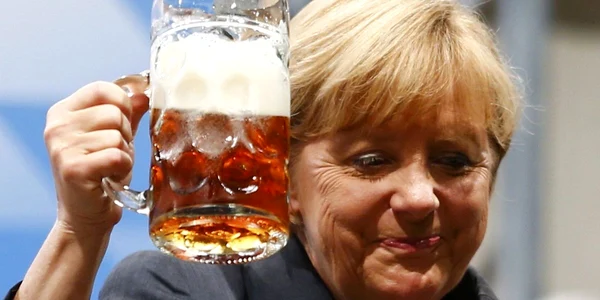  Angela Merkel ridica o halba de bere foto reuters