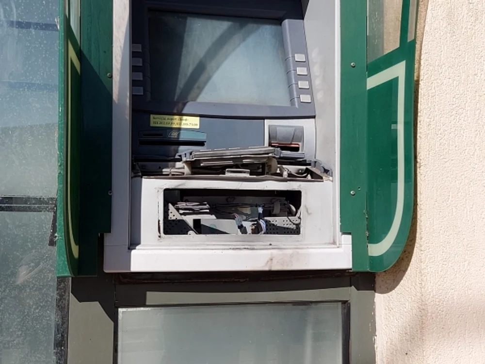 Bancomatul din centrul comunei Vulturu din Vrancea pe care hoții vroiau să-l golească