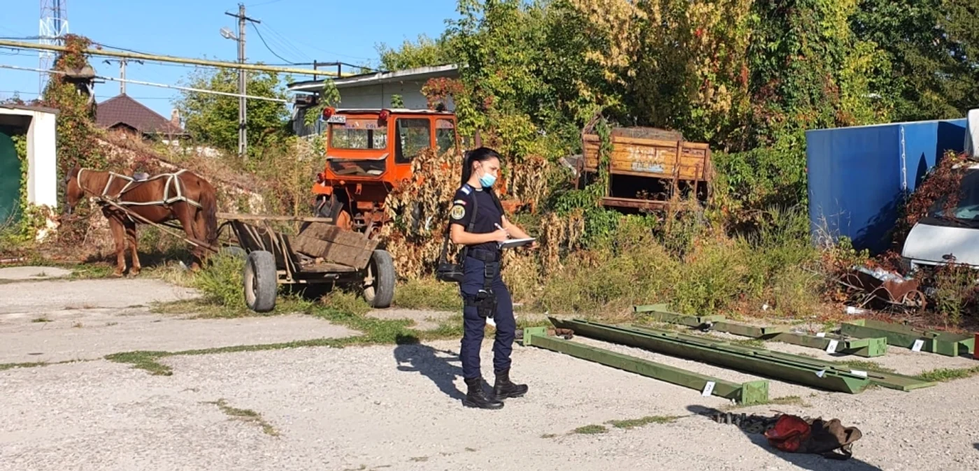 Bucăţi din motor au fost descărcate din atelaj. Foto IJJ Argeş