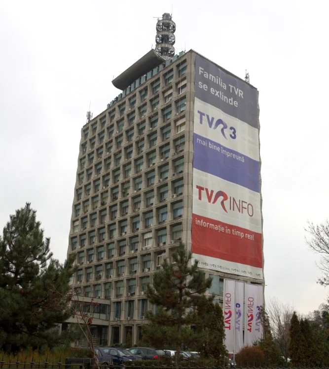 
    Angajaţii Televiziunii Române au fost luaţi prin surprindere de decizia lui Stelian TănaseArhiva Click!  