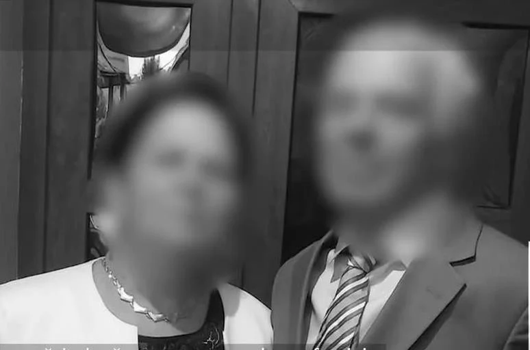 Un bărbat de 72 de ani și-a înjunghiat mortal soția apoi s-a sinucis cu același cuțit