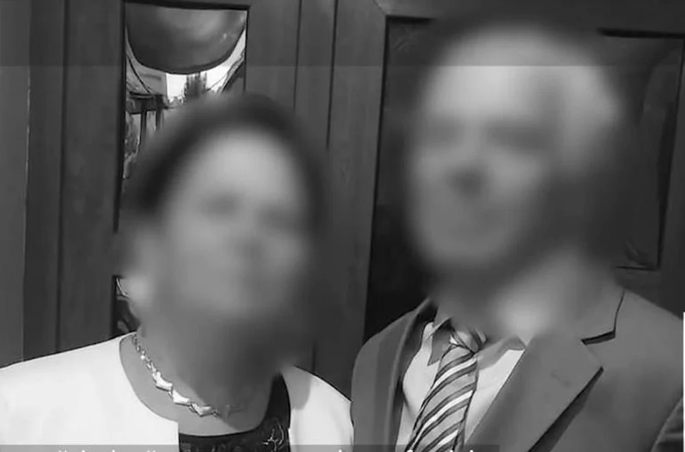 Un bărbat de 72 de ani și-a înjunghiat mortal soția apoi s-a sinucis cu același cuțit