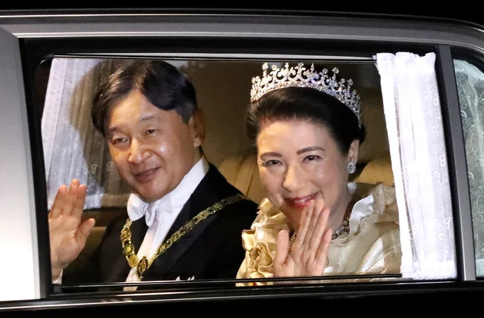 
    Ce apariții au avut regalitățile la încoronarea împăratului Japoniei! Ce rochie a ales Carmen Iohannis pentru banchetFoto: EPA  