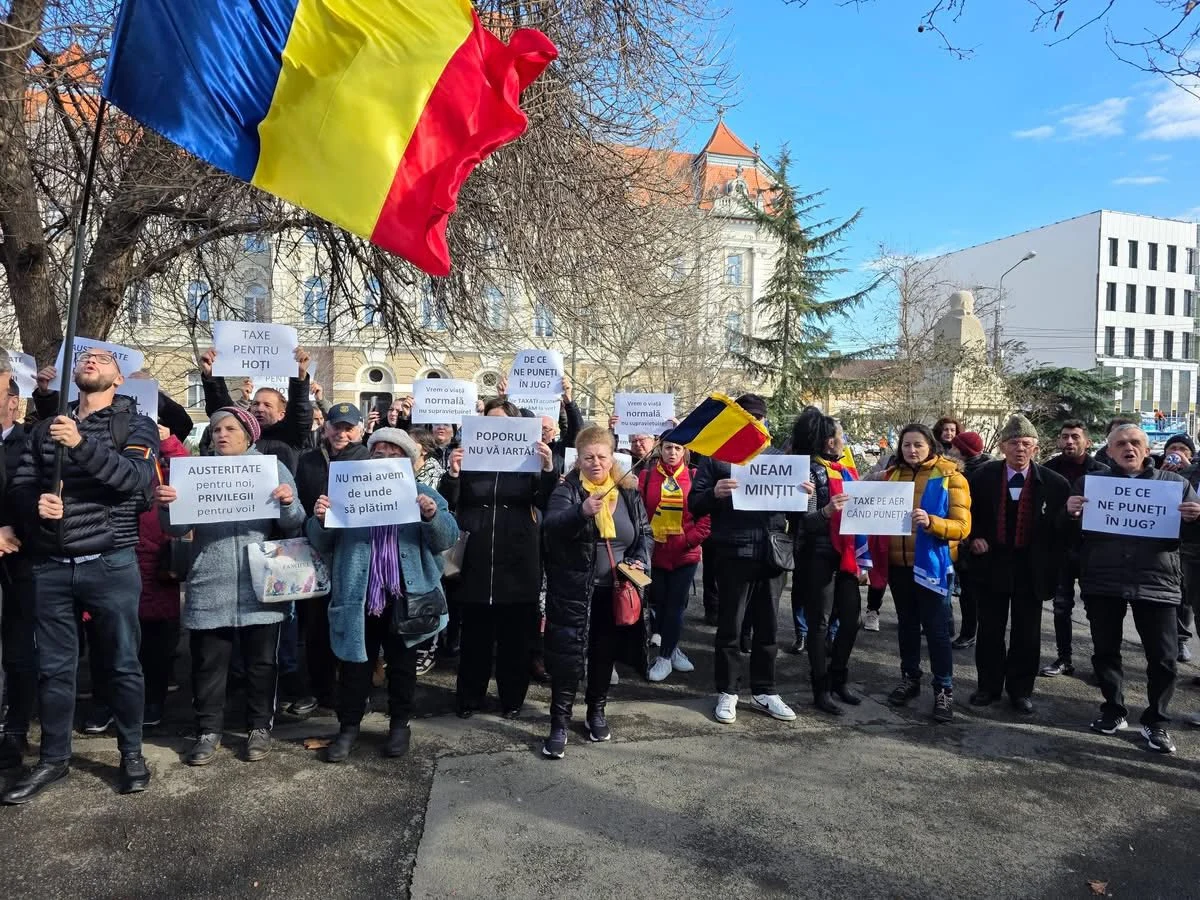 Proteste AUR în mai multe orașe din țară, pe fondul nemulțumirilor față de taxe. Manifestație de doar 12 minute în Oradea