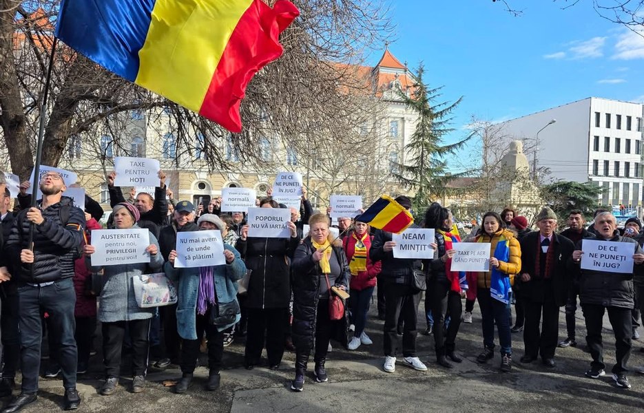 Proteste AUR în mai multe orașe din țară, pe fondul nemulțumirilor față de taxe. Manifestație de doar 12 minute în Oradea