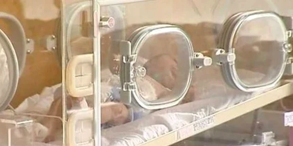 Un copil a murit la naştere după ce medicul i-a strivit cutia craniană cu forcepsul