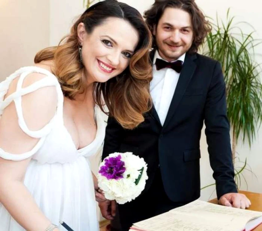 
    Florin Dumitrescu și soția sa, Cristina, sărbătoresc 7 ani de la nuntăSursă foto: Arhivă personală   