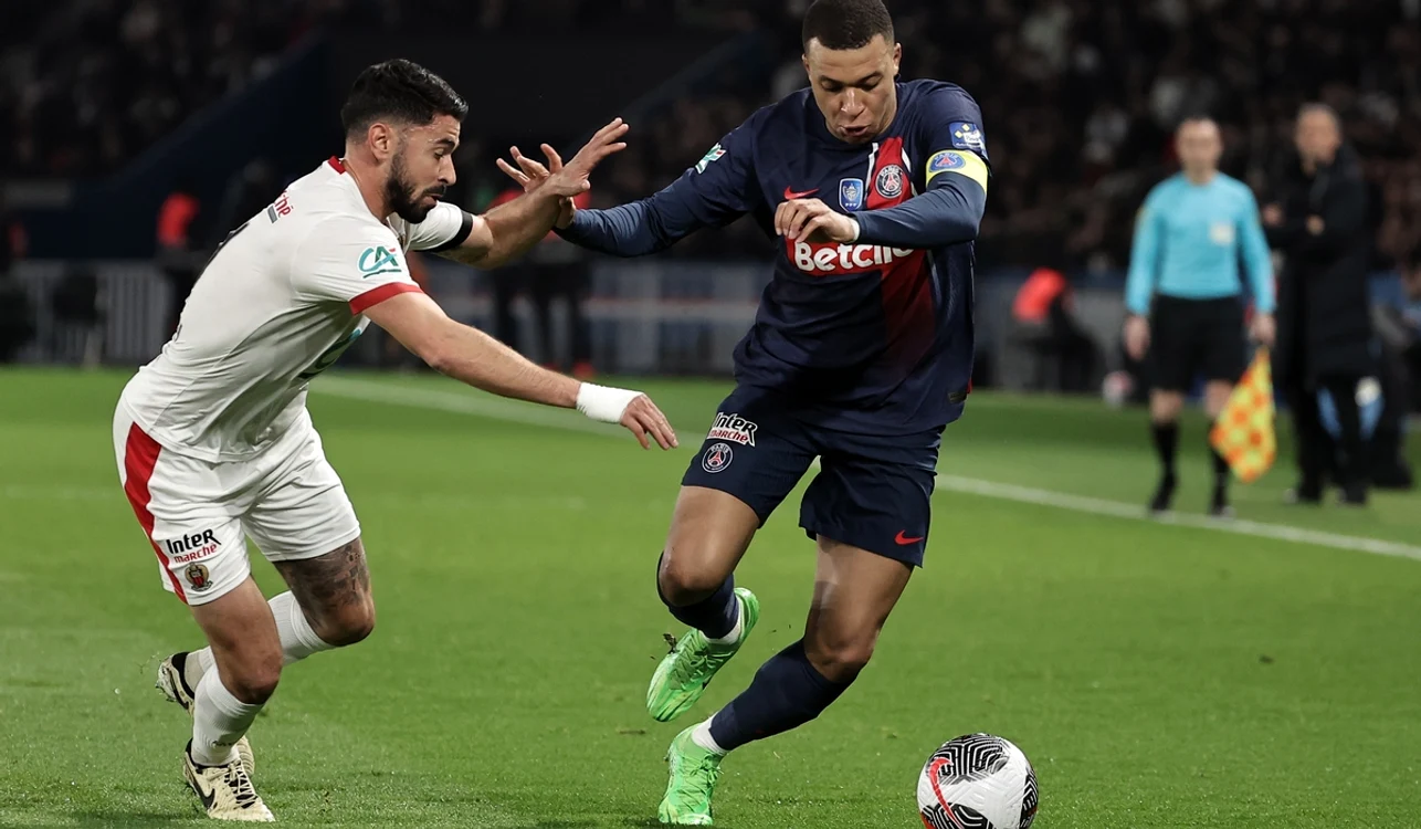 Kylian Mbappé (dreapta), cel mai bine fotbalist din Europa (FOTO: EPA)