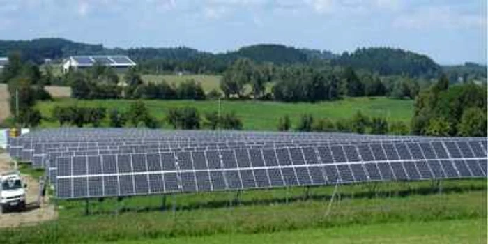 Parcul fotovoltaic va avea 17.820 de module. Foto arhivă.